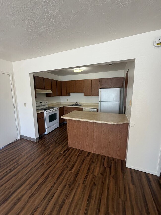 1200 S Riordan Ranch St