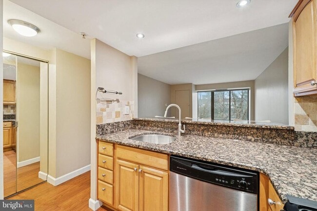 Photo - 2001 Hamilton St Unit 318