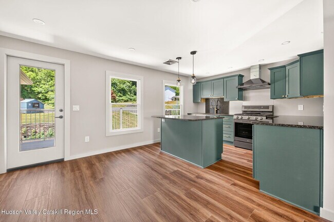 Photo - 176 Hudson St