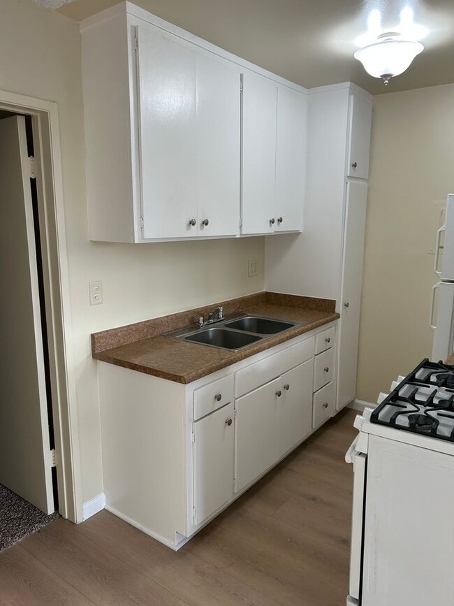 Photo - Fantastic One Bedroom Unit 17