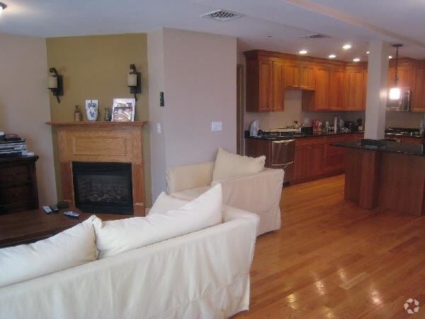 Building Photo - 23 Henchman St Unit 1 Rental