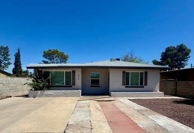 Building Photo - HOUSE FOR RENT