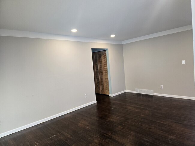 Photo - 1111 N Kenwood Ave