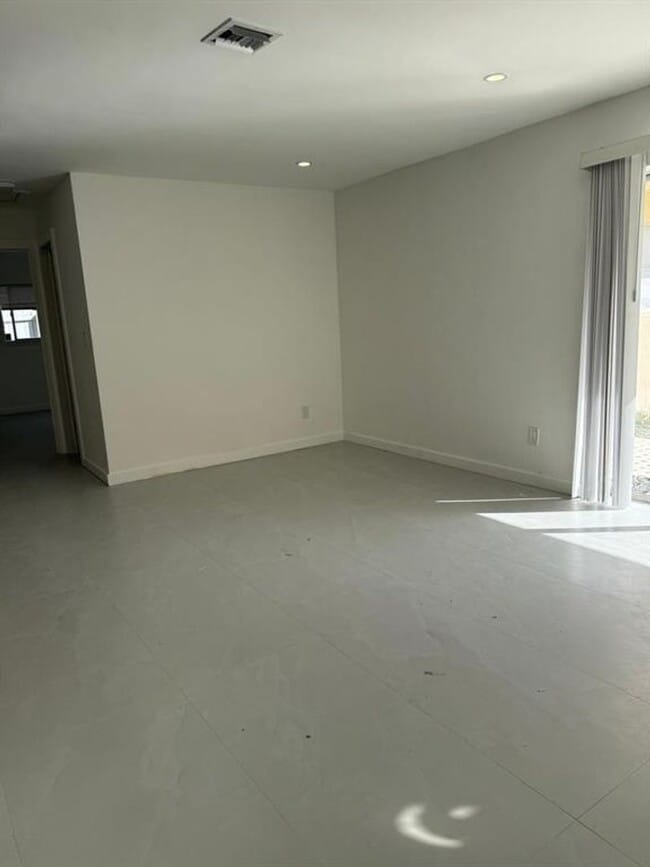 Photo - 1054-1058 SW 2nd Street 1056, Hallandale Beach, FL 33009