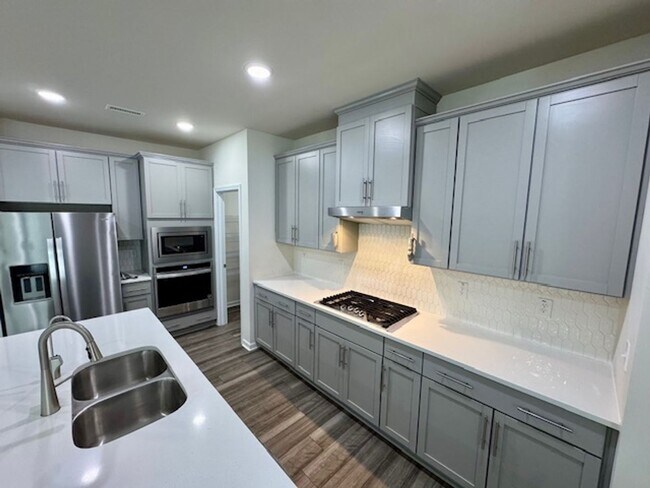 Photo - $500 off 1 month!! Oak Manor