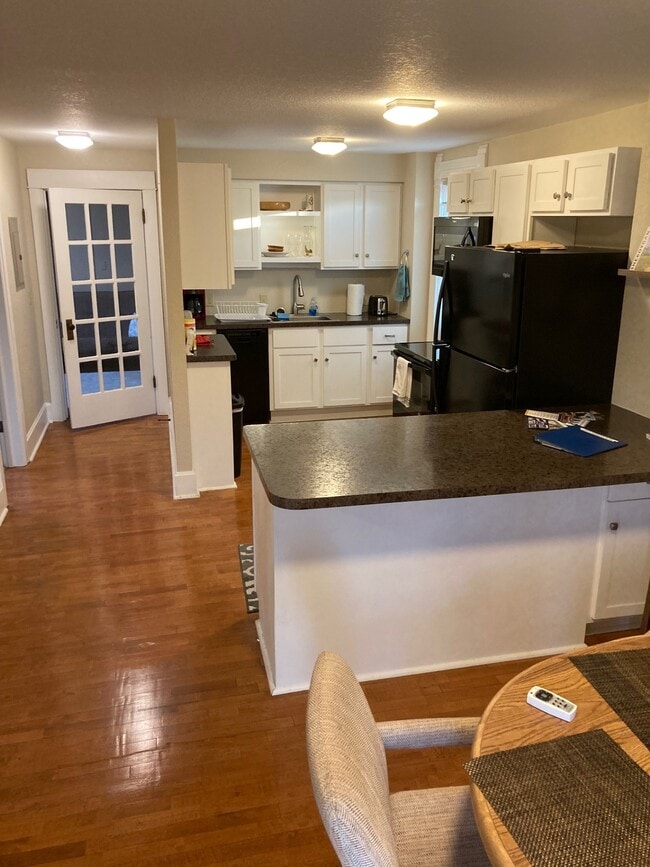 Isla de cocina - 118 Pine St Unidad #2 FURNISHED