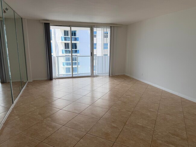 Photo - 9195 Collins Ave Unit 913