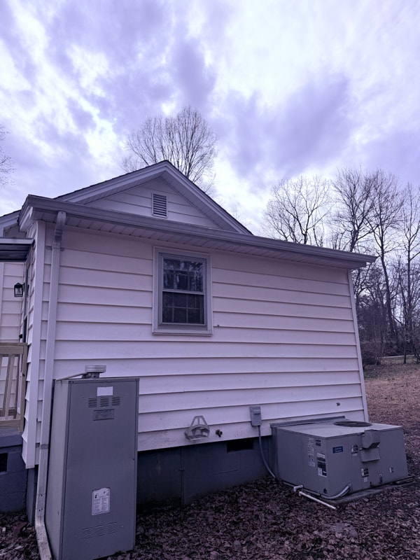 Photo - 537 Robertson St