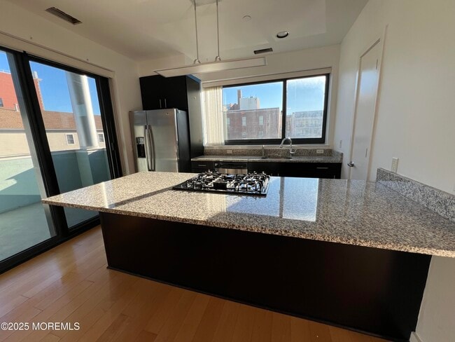 Photo - 510 Monroe Ave Unidad 303