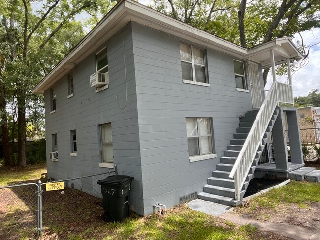 Building Photo - 1325 W 25th St Unit The Clover on 25th