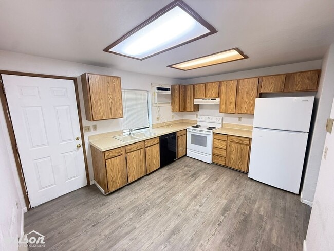 Photo - 1206 S Voelker Ave Unit B