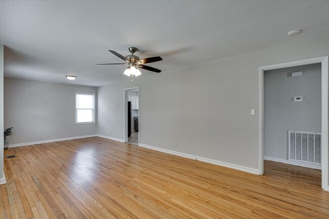 Photo - 3 BR 1 BA for Rent - 37415
