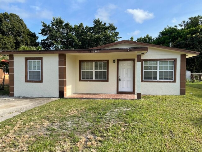 Building Photo - 2801 Avenue E