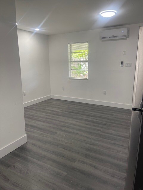 Photo - 5934 Buchanan St Unidad Studio