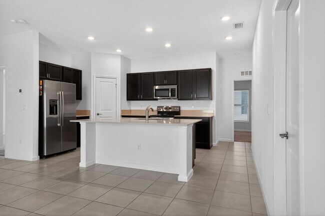 Photo - 752 Worlington Ln