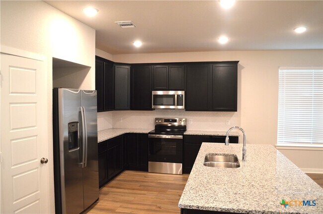 Photo - 1911 Meridian Lp