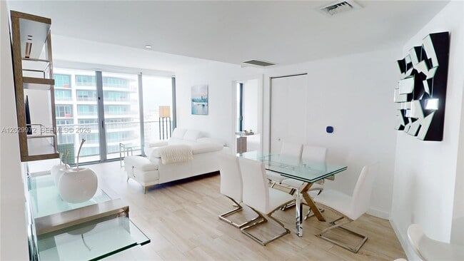 Building Photo - 1300 S Miami Ave Unit 2209