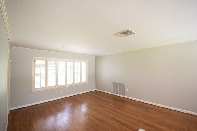 Photo - 8825 Merlin Dr