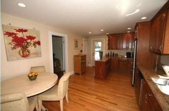 Photo - 10 Greenleaf Ave Unit 1