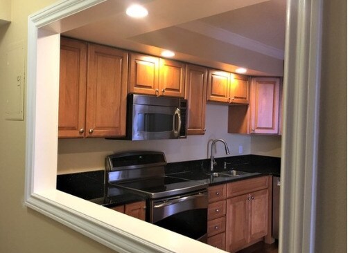 Kitchen - 601 W 11th Ave Unidad 715