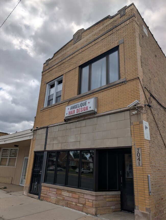 Photo - 7041 W Addison St