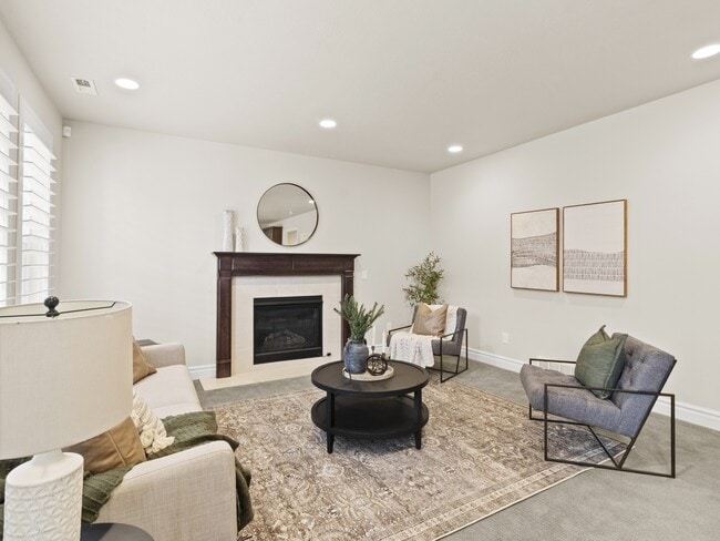 Photo - 1319 E Foxmont Ln