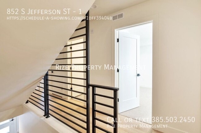 Photo - 852 Jefferson St W
