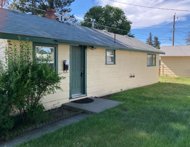 Building Photo - Shadle Area Home