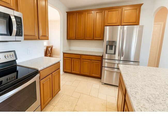 Building Photo - Rare Huge 5 Bedroom Off Crystal Falls