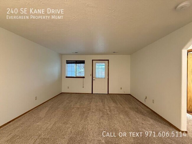 Photo - 240 SE Kane Dr