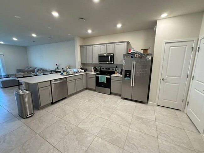 Photo - 3/2.5 Like new Davenport Townhome