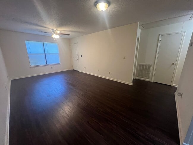Photo - 2/1 Duplex in Northport