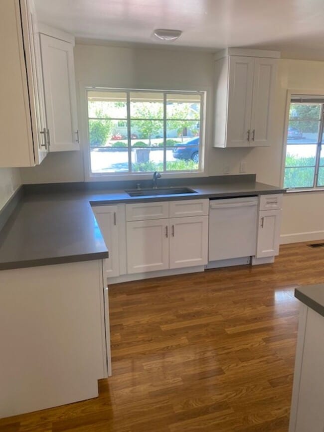 Photo - Lovely and spacious 3BR 2BA home with additional Family Room