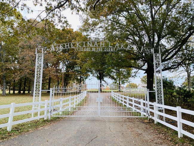 Photo - 200 Charity Ln