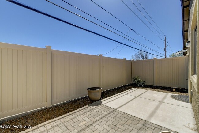 Photo - 915 Gail Gardner Way