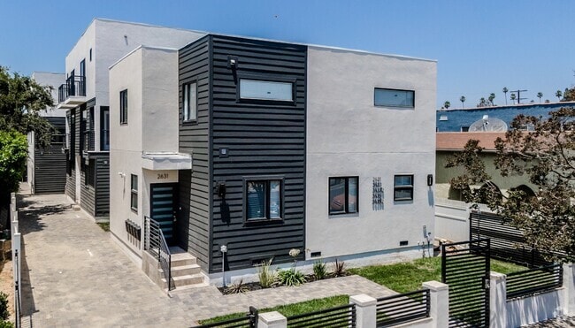 Building Photo - 2631 S La Salle Ave Rental