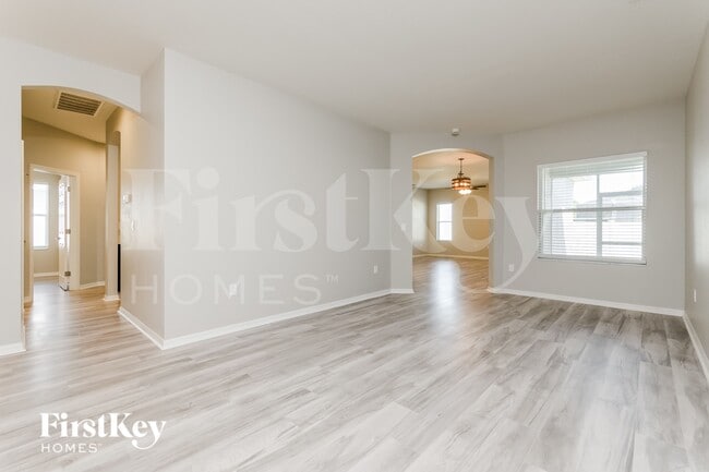 Photo - 533 Interlock St