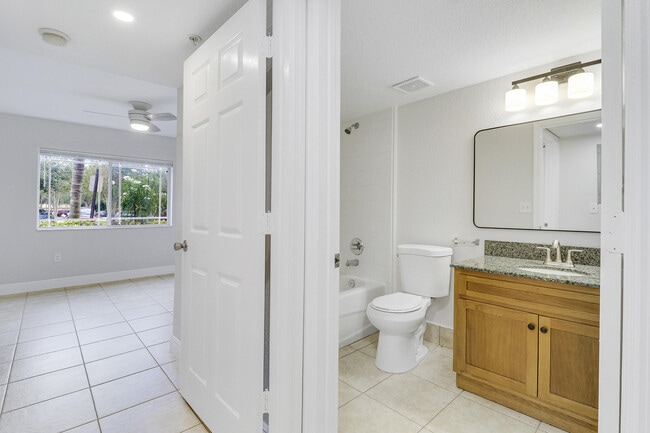 Photo - 171 SW Palm Dr Unit 105