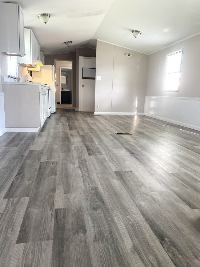 Photo - 39 1/2 Long St