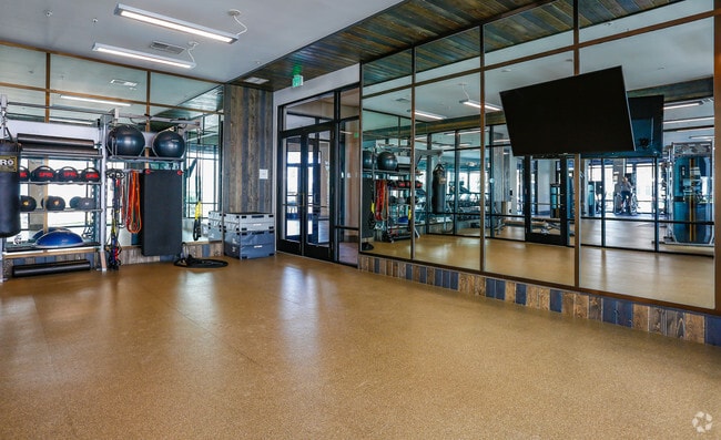 24/7 Fitness Center - Lakewalk at Hamlin