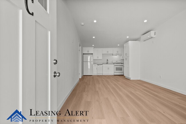 Apartamento de 1 dormitorio y 1 baño, Unidad C - 8214 Norton Ave