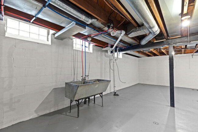 Photo - 5566 Haverhill St