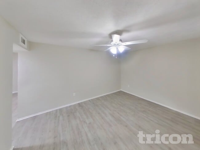 Photo - 3221 Edgebrook Dr