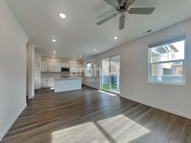 Photo - 5342 Turnstone St SE