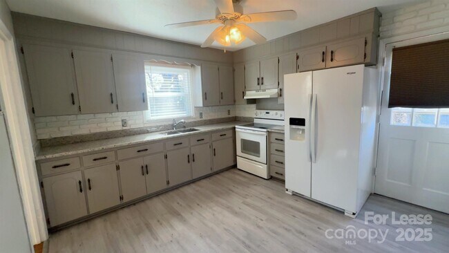 Photo - 715 Tom Hunter Rd