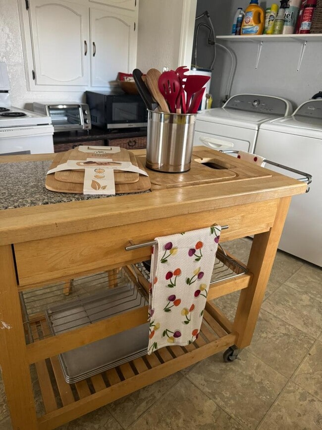 Photo - 406 Newtown St