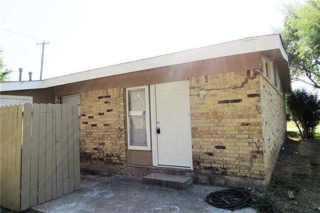 Photo - 2710 St Edwards Cir