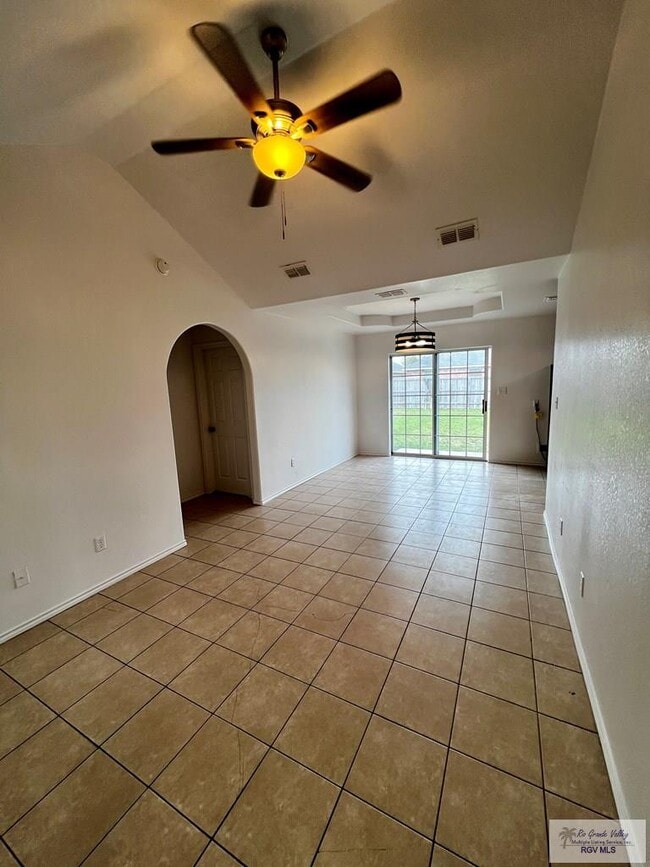 Photo - 2656 Malta St