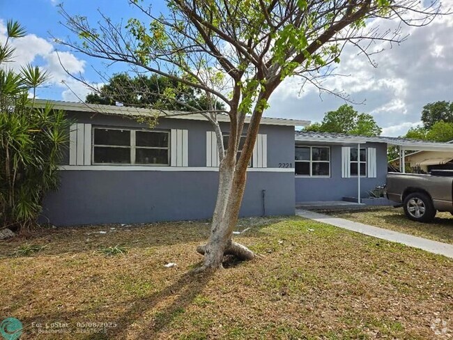 Building Photo - 2221 Sunset Strip Rental