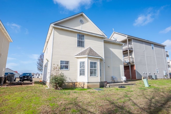 Photo - 923 Saint Andrews Ln